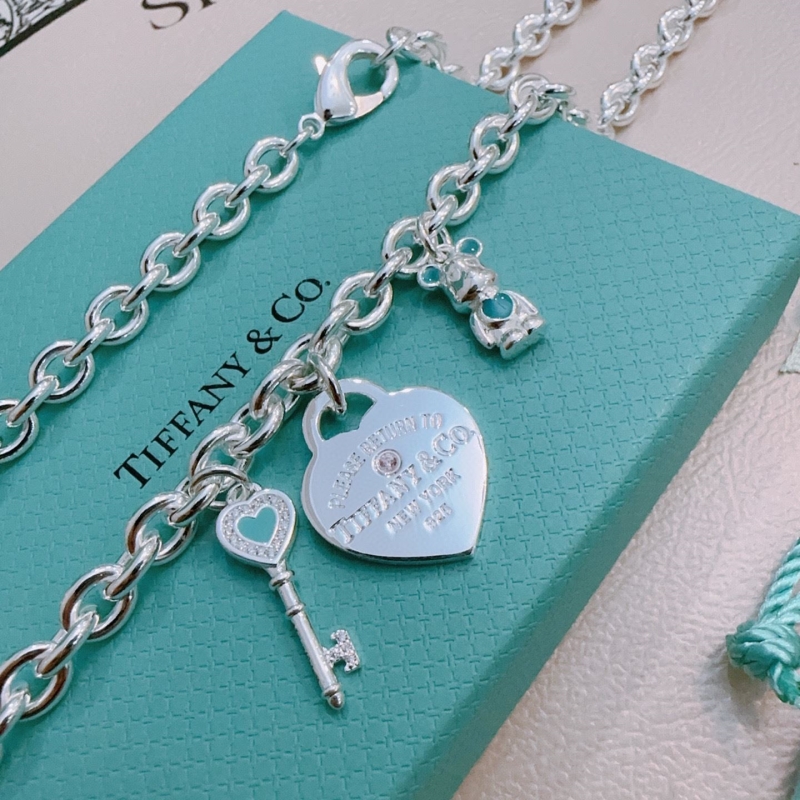 T*f*ny necklaces